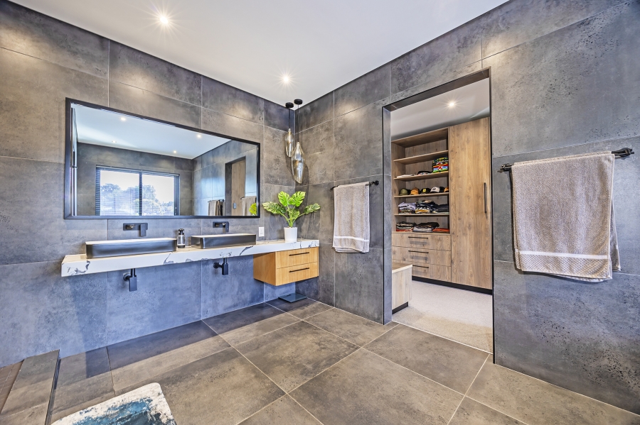 5 Bedroom Property for Sale in Elim Western Cape